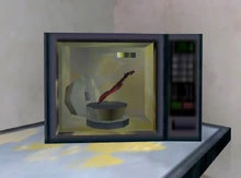 La comida de Magnusson en el microondas arruinada por Gordon en el primer Half-Life.