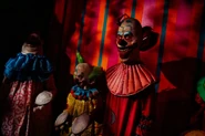 Killer-Klowns-HHN-USH-2022 14-1200x800.jpg (109 KB) Image from Universal Parks News Today