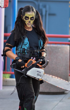 Chainsaw Skeleton 39