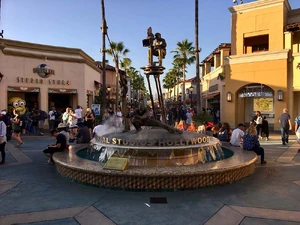 Front Gates. Credit to themepark247