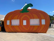 FanzgmTXEAg8kg-.jpg (368 KB) Pumpkin Food Booth Image from @SpectroMattic on Twitter