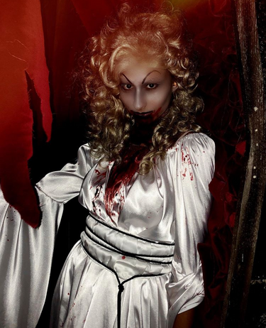 Dracula S Brides Halloween Horror Nights Wiki Fandom Dracula S Brides Halloween Horror Nights Wiki Fandom