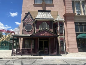 Halloween Horror Nights 30 Tribute Store Haunted House Dark Ride facade Image from HorrorUnearthed