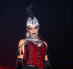 Zebra Girl Carnival Stilkwalker | Halloween Horror Nights