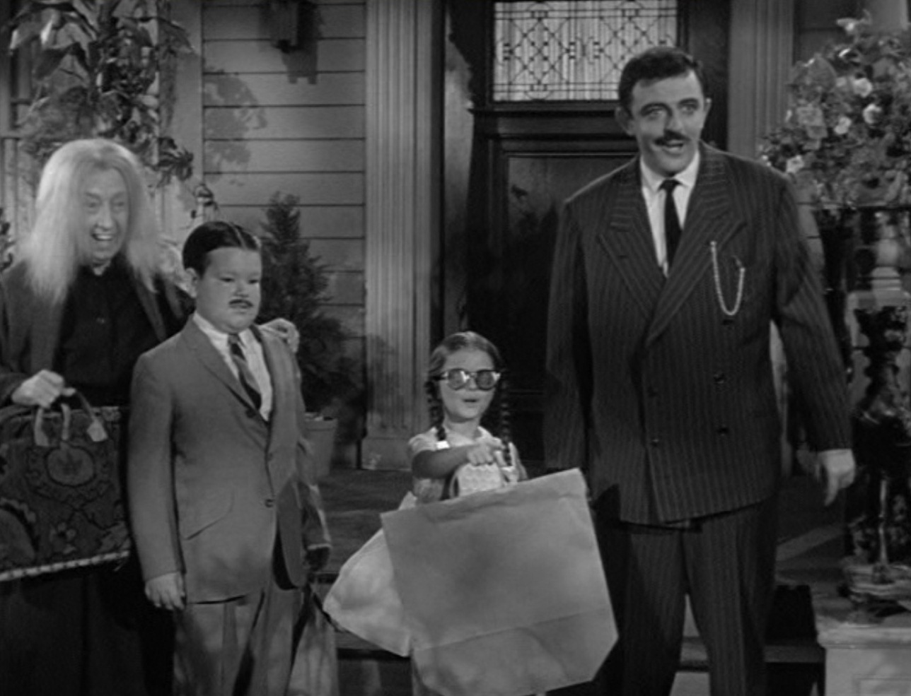 Howl  Addams family tv show, The addams family 1964, Addams family