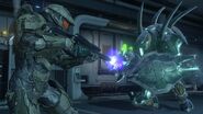 Hunter en combate contra el Jefe en Halo 4.