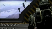 John-117 observa mientras naves del UNSC persiguen a los transportes del Covenant hacia la Tierra