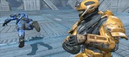 Spartan naranja defendiendo la bola