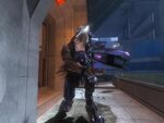 A Kig-Yar sniper with a beam rifle in Halo 3: ODST.