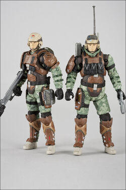 MCFARLANE HALO REACH COVENANT ELITE ULTRA FIGURE & UNSC SUPPORT TROOPER