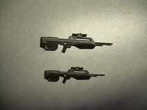 The ODST's Battle Rifle (bottom) compared with a Battle Rifle from another figure (top).