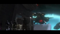 HoodDeparts-large.jpg (106 kB) Marines en el hangar