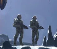 Dos SPARTANs usando la Armadura SPI en Halo: Last Light