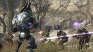 Un Sangheili combatiendo fuerzas del UNSC