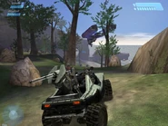 Jefe Maestro con un par de Marines recorriendo la isla en un Warthog