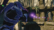 Jugador utilizando un Aguijoneador en Halo 2: Anniversary