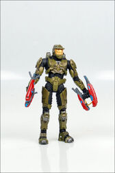 Figura del jefe maestro con 2 rifles de plasma brute