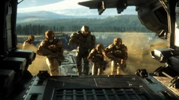 Джером и его морские пехотинцы забираются на борт «Пеликана».