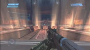 Вид от первого лица на тактический дробовик M45E в Halo: Combat Evolved Anniversary.