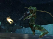 Джон-117 стреляет из M41B SPNKr по атакующей форме Потопа.