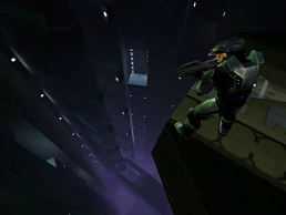 Джон-117 смотрит в шахту.