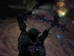 Морпехи и Джон-117 сражаются с младшими унггоями.