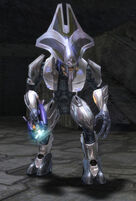 Советник расы сангхейли, вооружённый плазменной винтовкой в Halo 2.