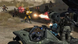 Вепрь Шестого атакует пехоту Ковенанта, охраняющую Тиран.