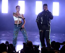 Halsey-2018-american-music-awards-in-los-angeles-8