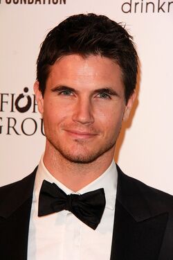 Robbie Amell