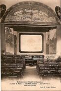 Salle de cinéma avec harmoniums à Loudun (86)