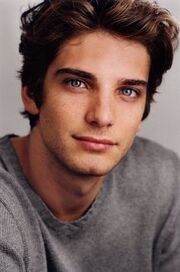 4e3bb4b28e57244b3e451bf412c19d5f--black-hair-green-eyes-blue-eyes