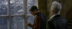 Grindelwald da a Credence sua primeira varinha