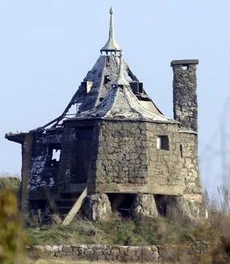 Deathly Hallows Hagrid's Hut 04