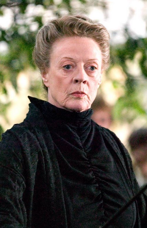 FantasyEra - Durante le riprese di Harry Potter e il Principe Mezzosangue  la bravissima attrice Maggie Smith, alias Minerva McGranitt, non viveva un  periodo felice e sereno. Alternava il lavoro sul set