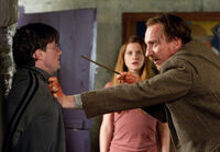 Remus s'assurant que Harry n'est pas un imposteur.