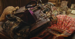 The bags in Harry Potter- The Queens Lost Handbag!