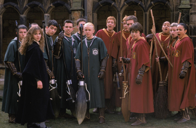 Quidditch (Slytherin & Gryffindor).png