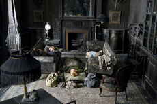 HarryPotter WB F7 HarryRonHermioneAsleepInGrimmauldPlace Promo 080615 Land