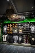Harry Potter Store New York 3.jpg (3,15 MB) Sekcja Czarnej Magii