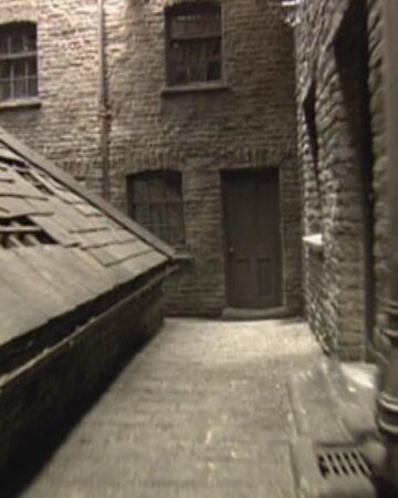 Knockturn Alley Harry Potter Wiki Fandom Knockturn Alley Harry Potter Wiki Fandom