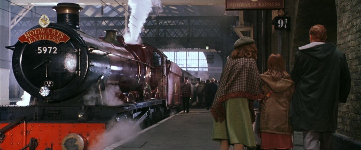 Harry Potter Hogwarts Platform 9 3/4 plate