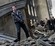 Dh2 neville longbottom using the gryffindor sword in battle