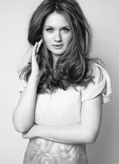 Bonnie-bonnie-wright-24545832-446-616