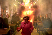 Umbridge uciekająca przed smokiem