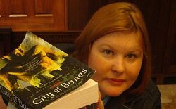 Cassandra-clare-482x298