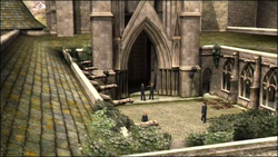 Entrance-courtyard01