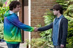 DH1 Dudley Dursley shakehand with Harry Potter