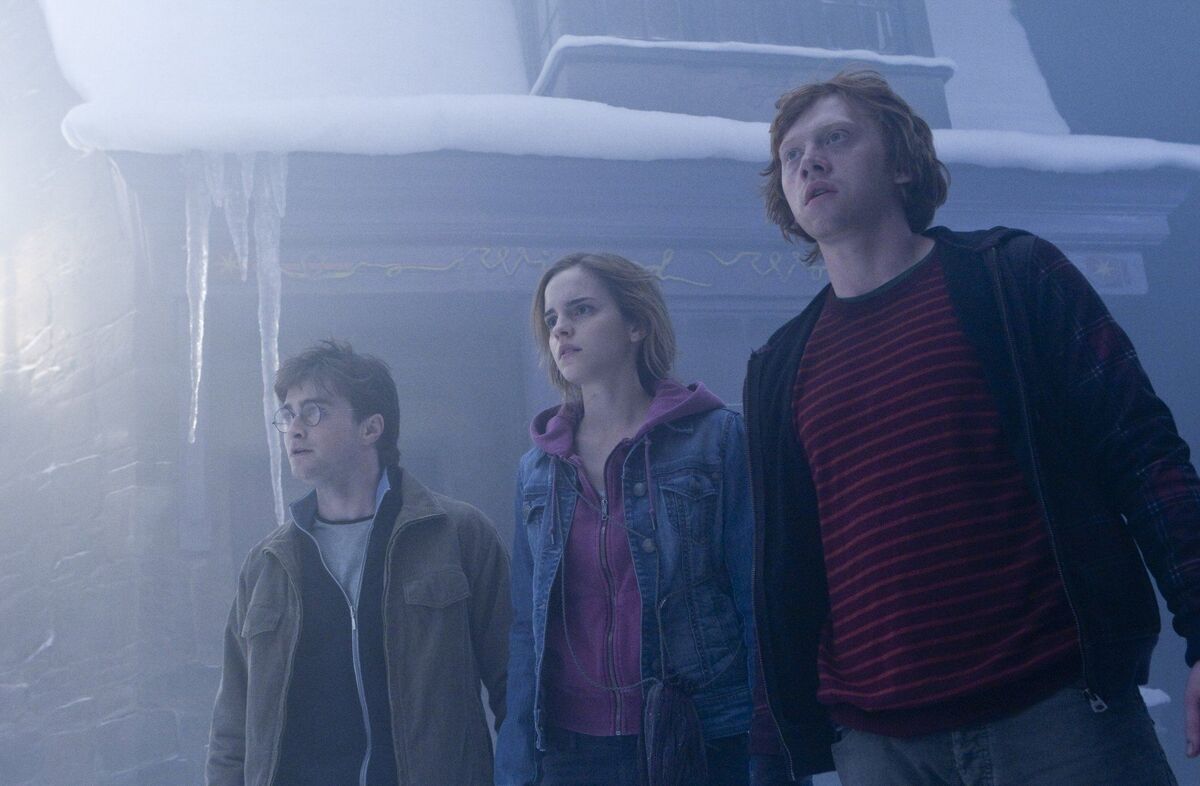 Hogwarts: A Podcast on X: Join us tomorrow for Dan and Anna's discussion on The Rogue Bludger, where @MagicalLockhart assigns #homework! And since we (like #hermione) ALWAYS do our homework, here's Elizabeth's