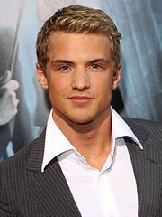 Freddie Stroma